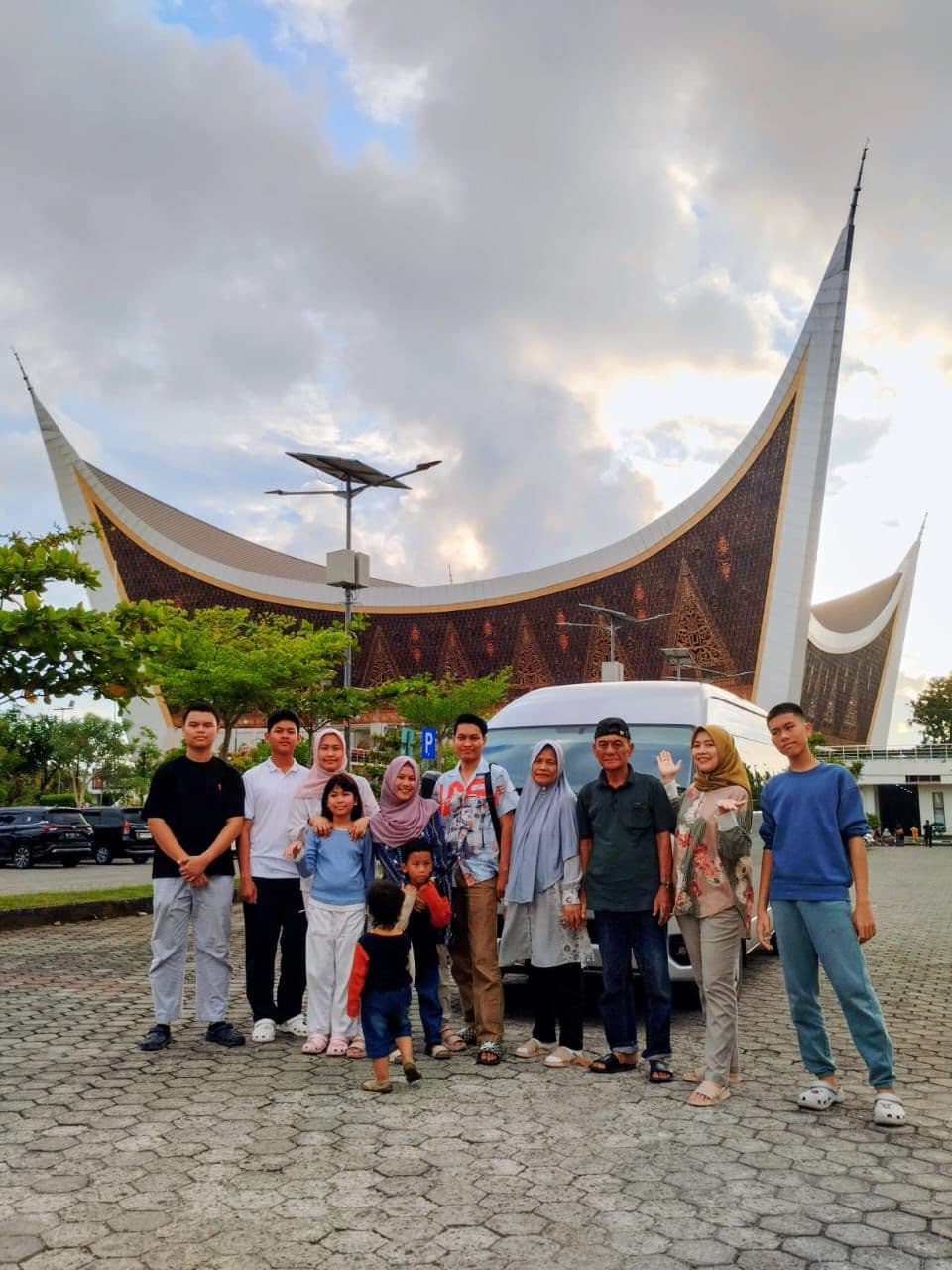 Galeri Rental - Mobil & Pelanggan 10