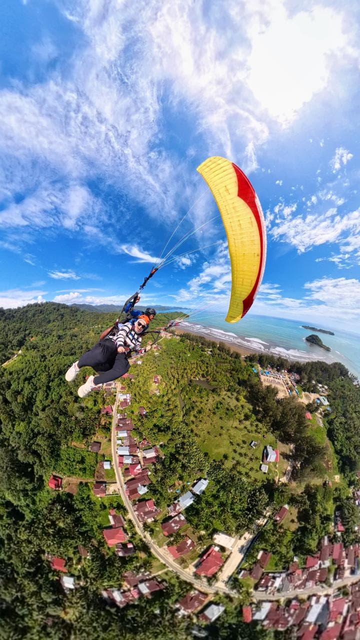 Tandem Paralayang Kota Padang